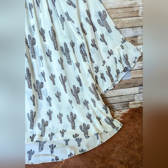 Never Worn Cowgirl Hardware Sheet Off White Hi Lo Tunic W Leopard Print Cactus - Picture 8 of 16